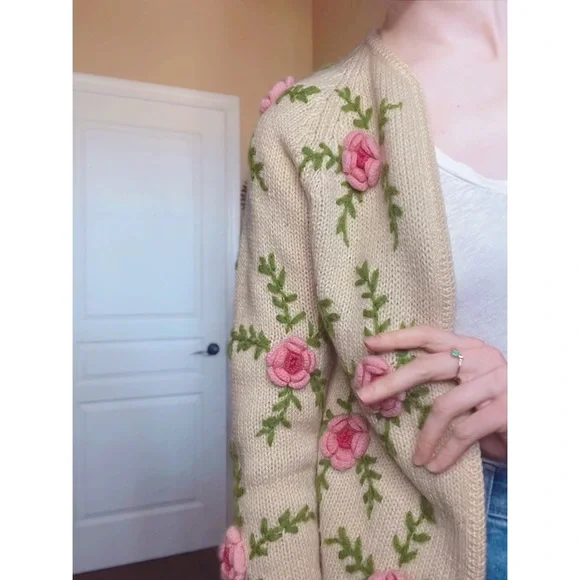 VINTAGE 1960s 3D Rose Floral Appliqué Embroidered Cream Pink Open Wool Cardigan - Picture 7 of 15